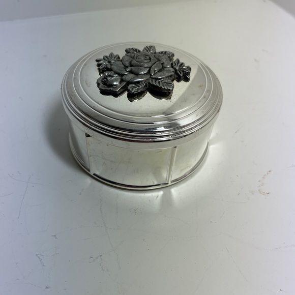 Davco Silver Plated Round Jewelry/Trinket Box Flowered 3” D Line W Red Velvet - Picture 6 of 6